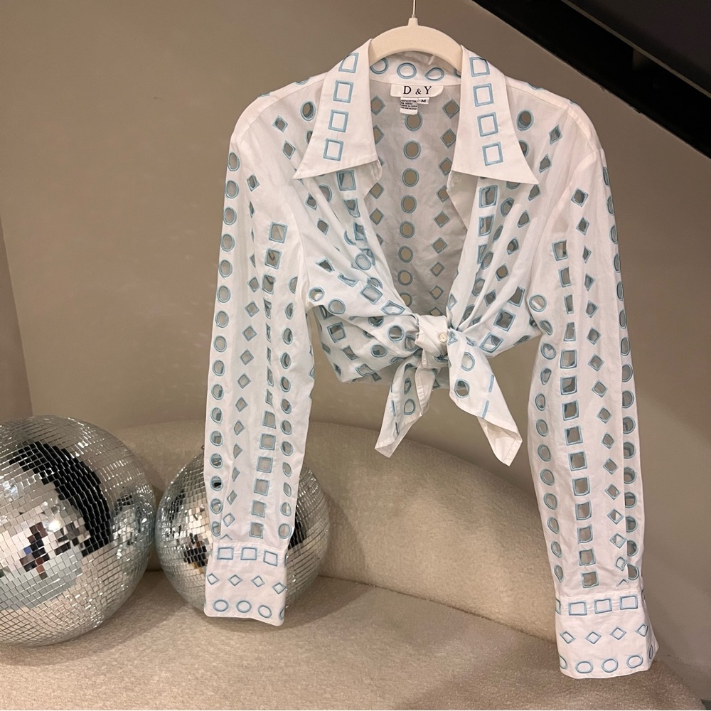 D&Y Long Sleeve Blue & White Button Up🪩